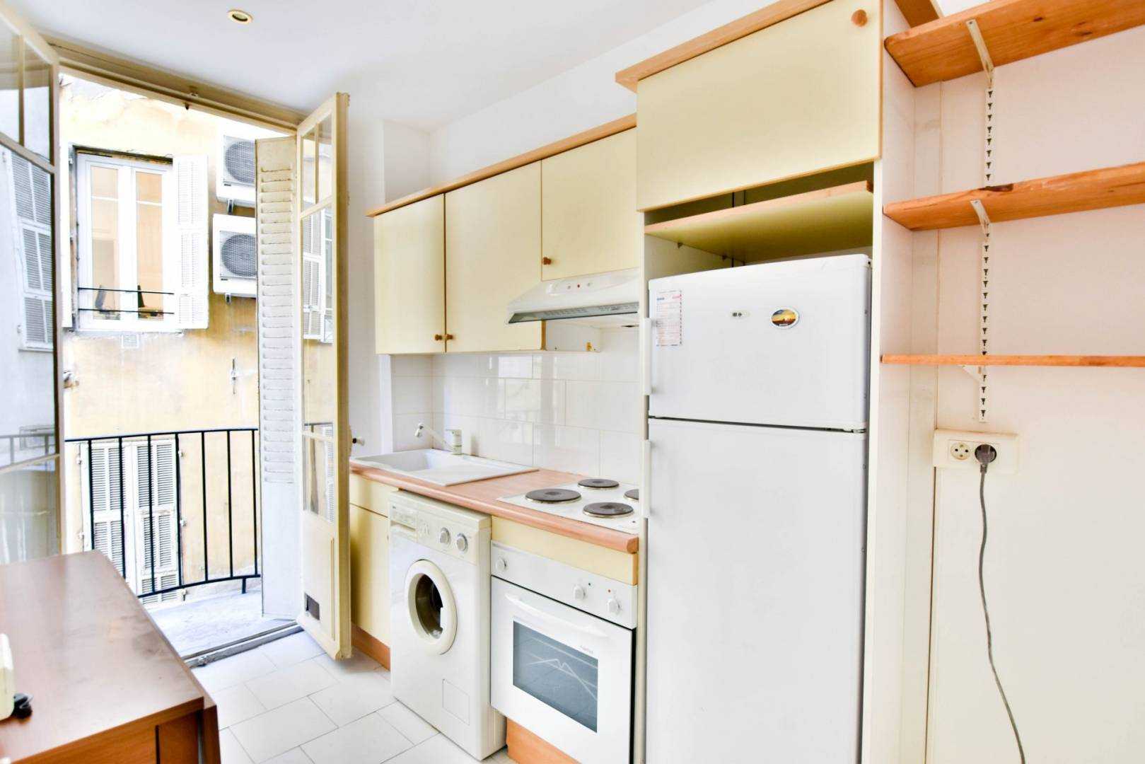 Condominium in Nice, Provence-Alpes-Cote d'Azur 10031245