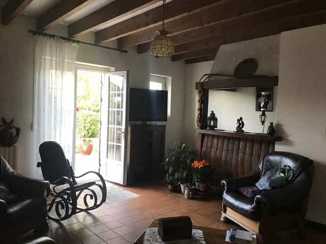 σπίτι σε Sainte-Foy-la-Grande, Nouvelle-Aquitaine 10031384