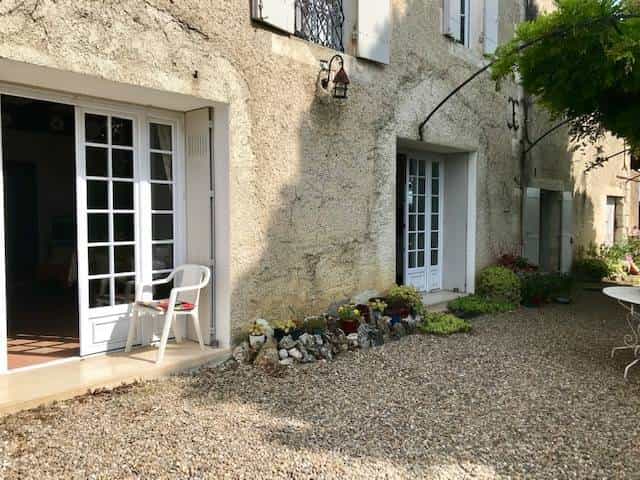 House in La Roquille, Nouvelle-Aquitaine 10031441
