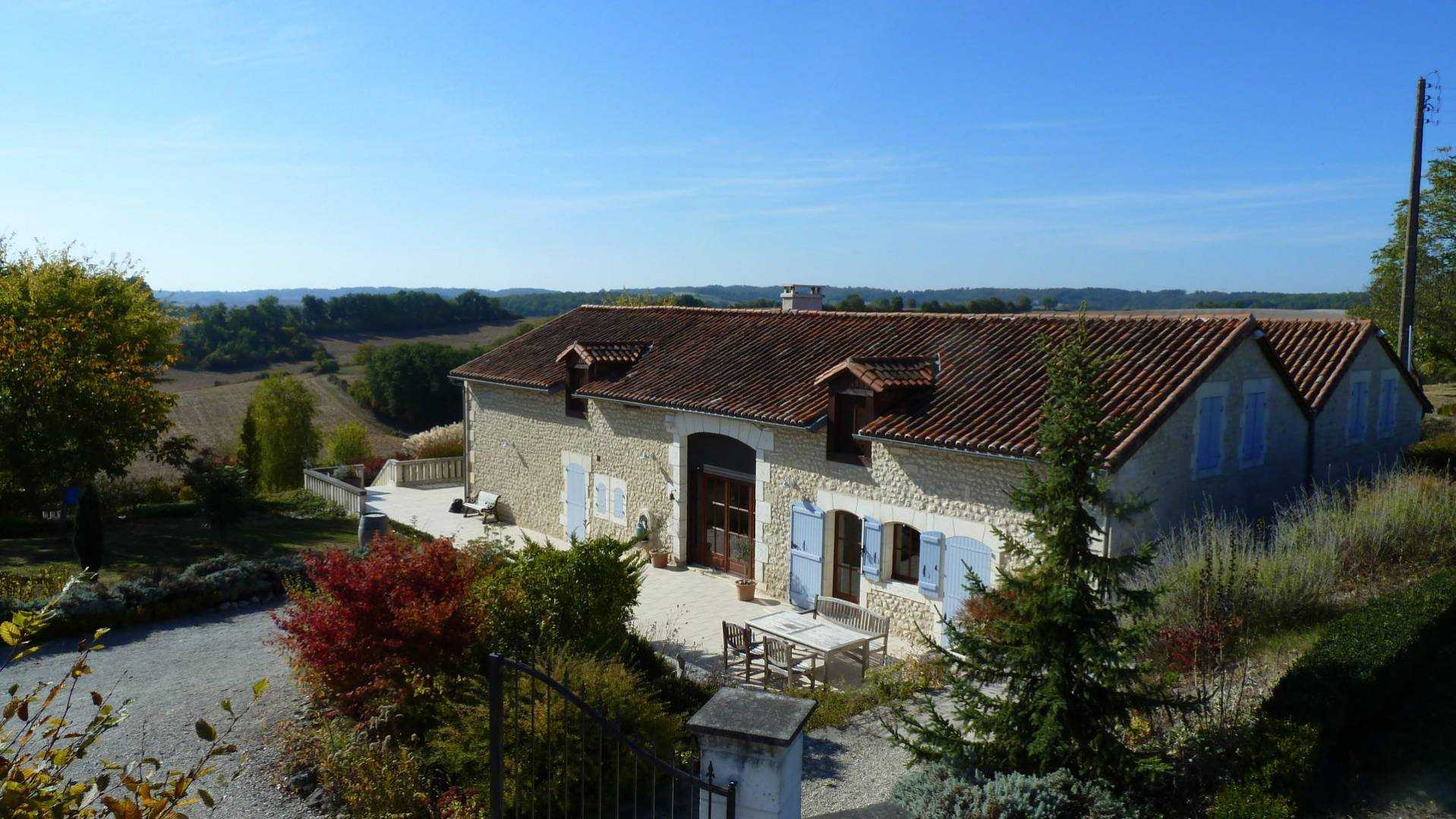 Huis in Salles-Lavalette, Nouvelle-Aquitanië 10031580