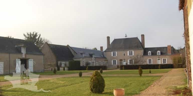 House in Tours, Centre-Val de Loire 10031754