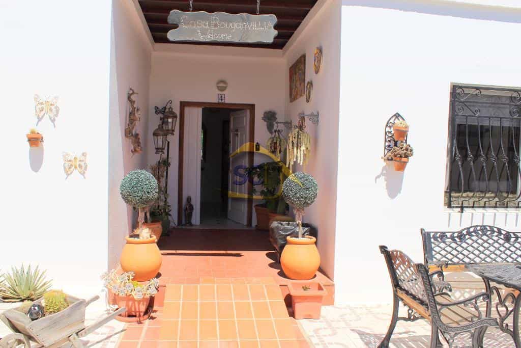 Rumah di San Lazaro, Calle Orquídea 10031826