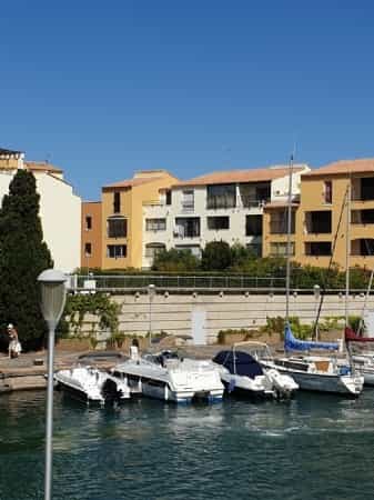 Condominium in Le Cap d'Agde, Occitanie 10031850