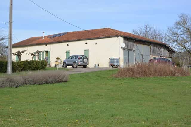 σπίτι σε Moulinet, Nouvelle-Aquitaine 10032151