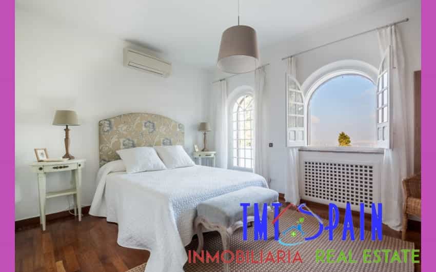 rumah dalam AlgecIras, GIbraltar 10032611