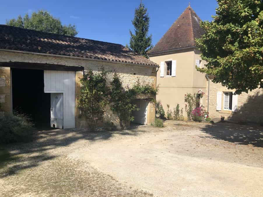 House in Vergt-de-Biron, Nouvelle-Aquitaine 10032738