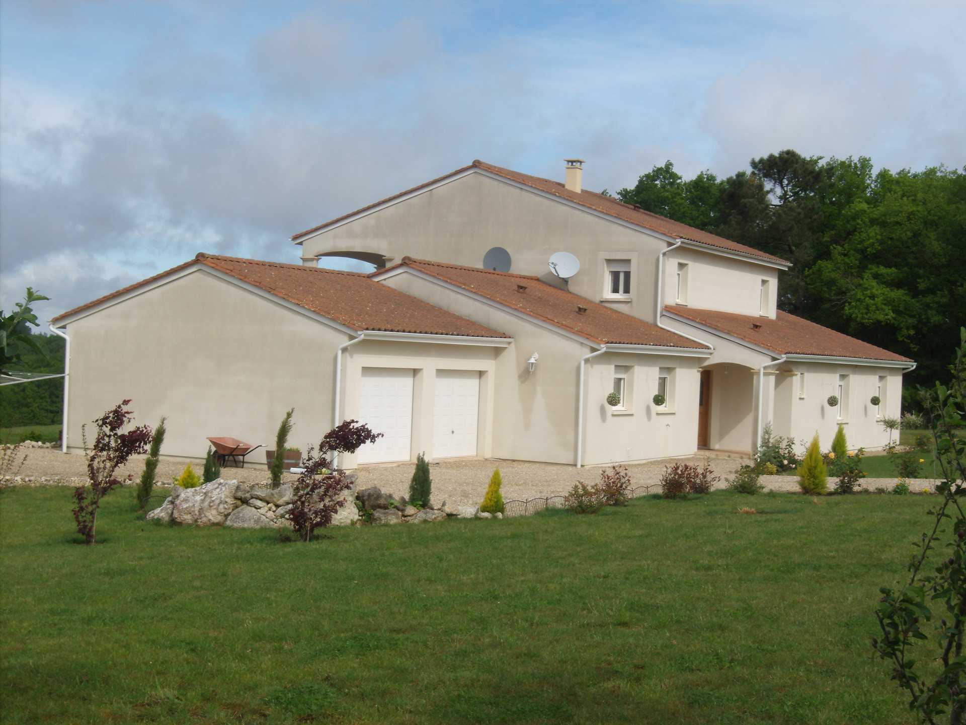 жилой дом в Loubes-Bernac, Nouvelle-Aquitaine 10032757