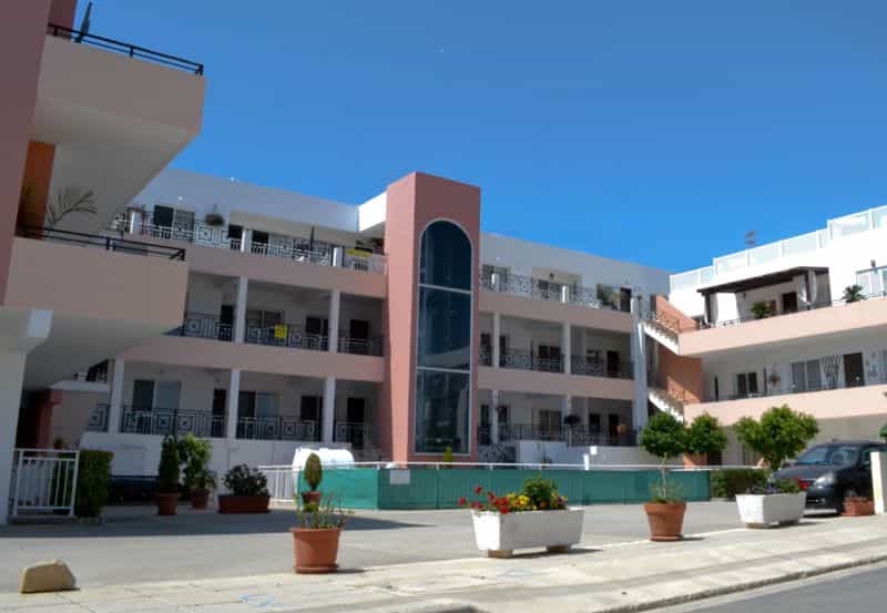 Condominium dans Géroskipou, Paphos 10033117