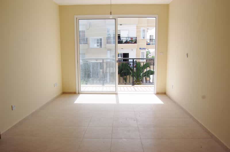 Condominium in Chloraka, Paphos 10033133