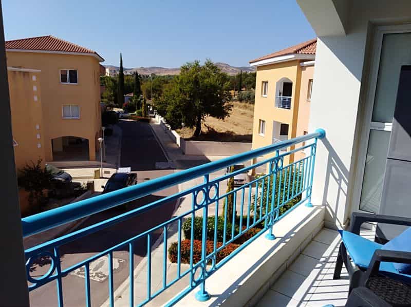 Condominium in Agia Marinouda, Pafos 10033146