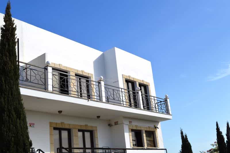 Condominium dans Tersefanou, Larnaca 10033166