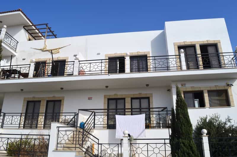 Condominium dans Tersefanou, Larnaca 10033166