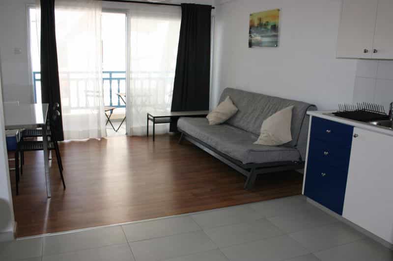 公寓 在 阿依納帕, 阿莫霍斯托斯 10033171