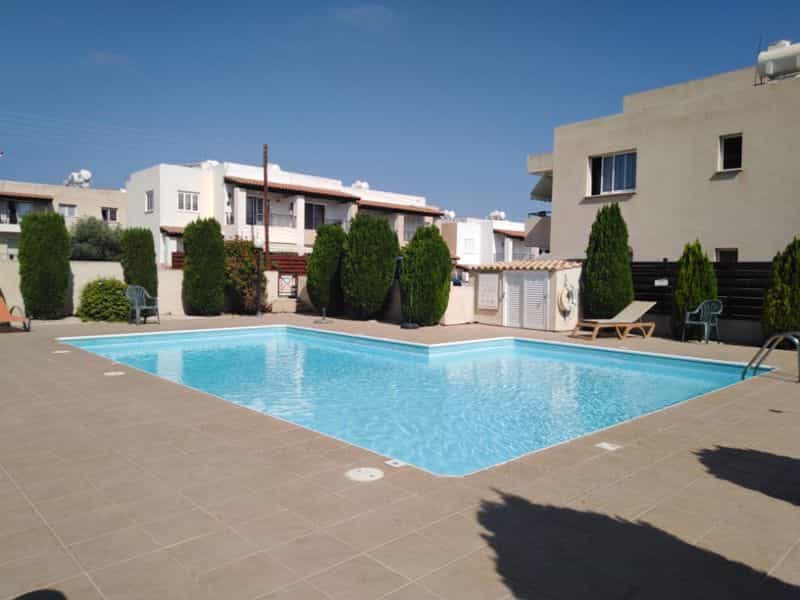 Condominium dans Lémpa, Paphos 10033206