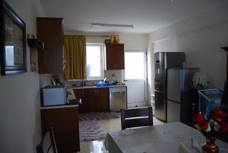 Condominium in Geroskipou, Pafos 10033244