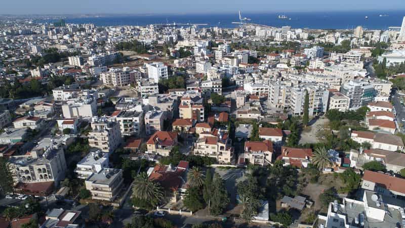 Condominio nel Larnaca Town Centre, Larnaca 10033375