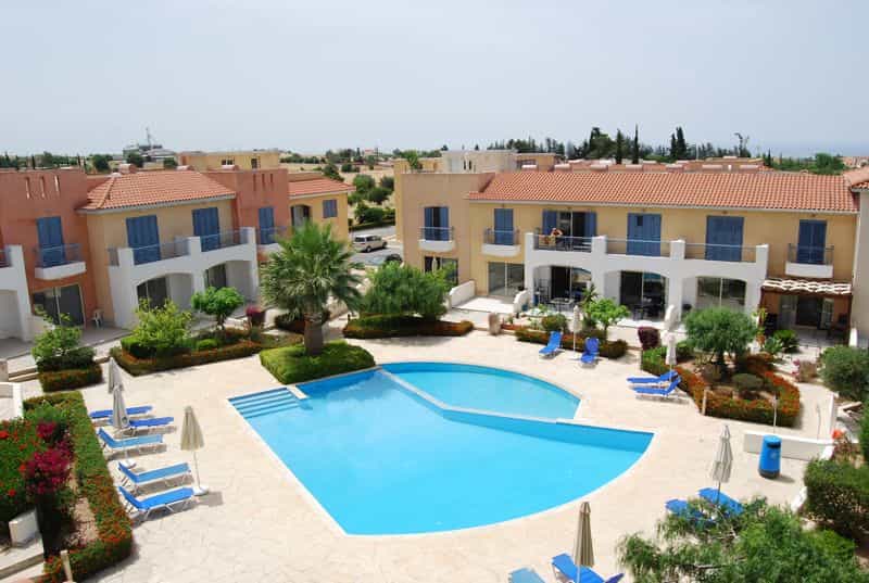 Condominium in Agia Marinouda, Pafos 10033482