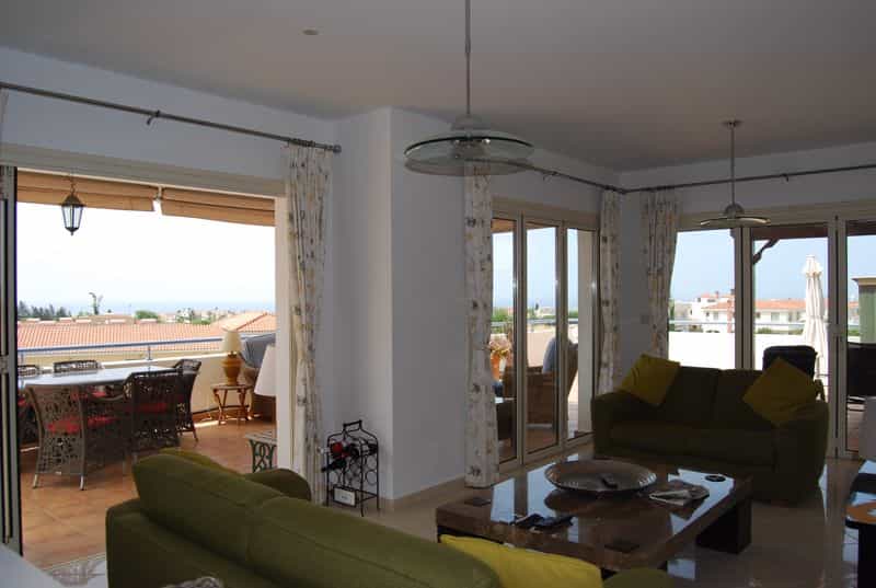 Condominium in Agia Marinouda, Pafos 10033482