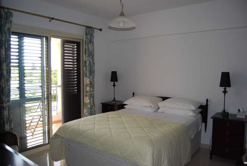 Condominium in Anarita, Paphos 10033482
