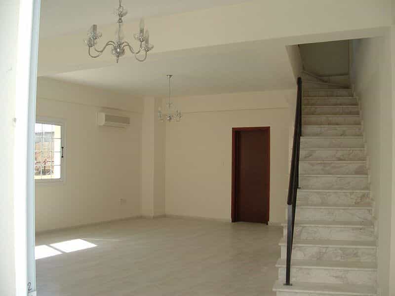 Condominium in Kissonerga, Pafos 10033545