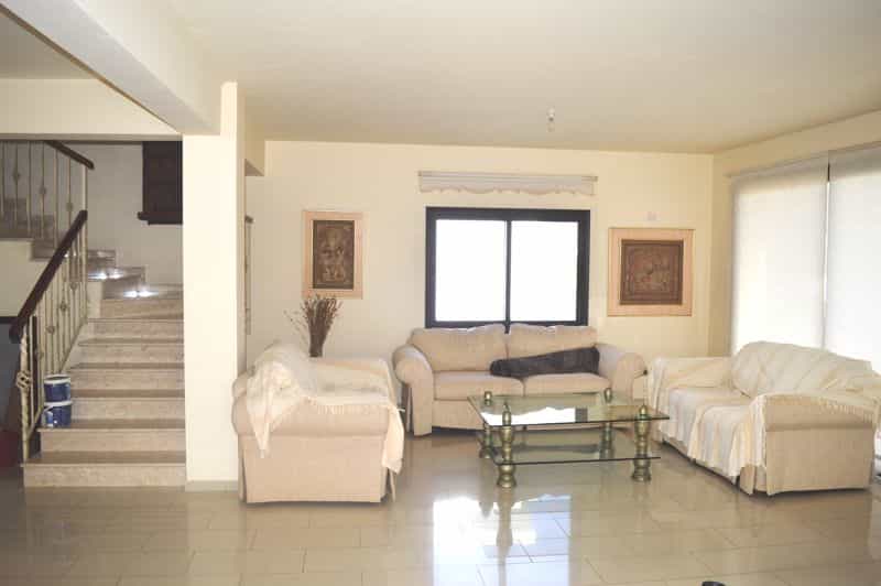 Haus im Aradippou, Larnaka 10033689