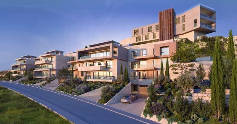 Condominium in Agios Tychon, Larnaka 10033758