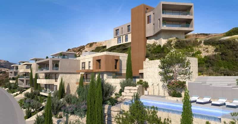 Condominium in Agios Tychon, Larnaka 10033758