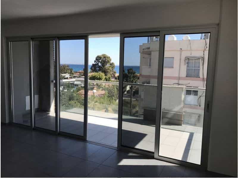 Condominium in Makenzie beach, Larnaca 10034000