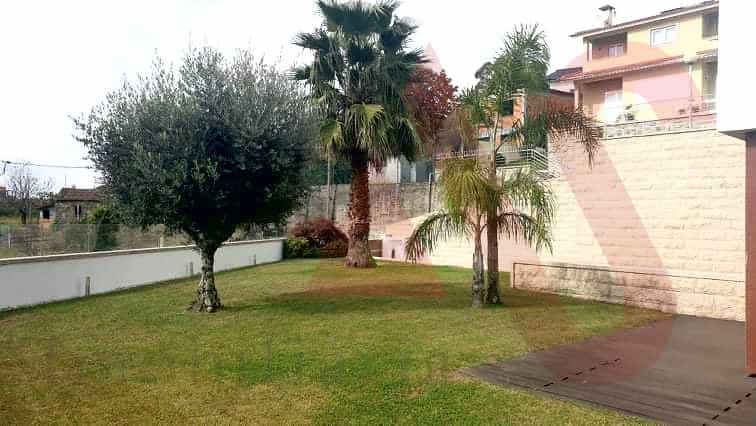 Huis in Vale De Cambra, AveIro 10034360