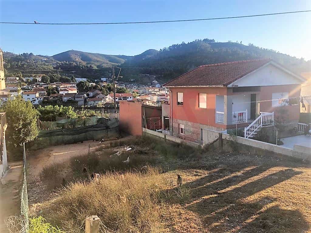 Tanah dalam Guimaraes, Braga 10034681