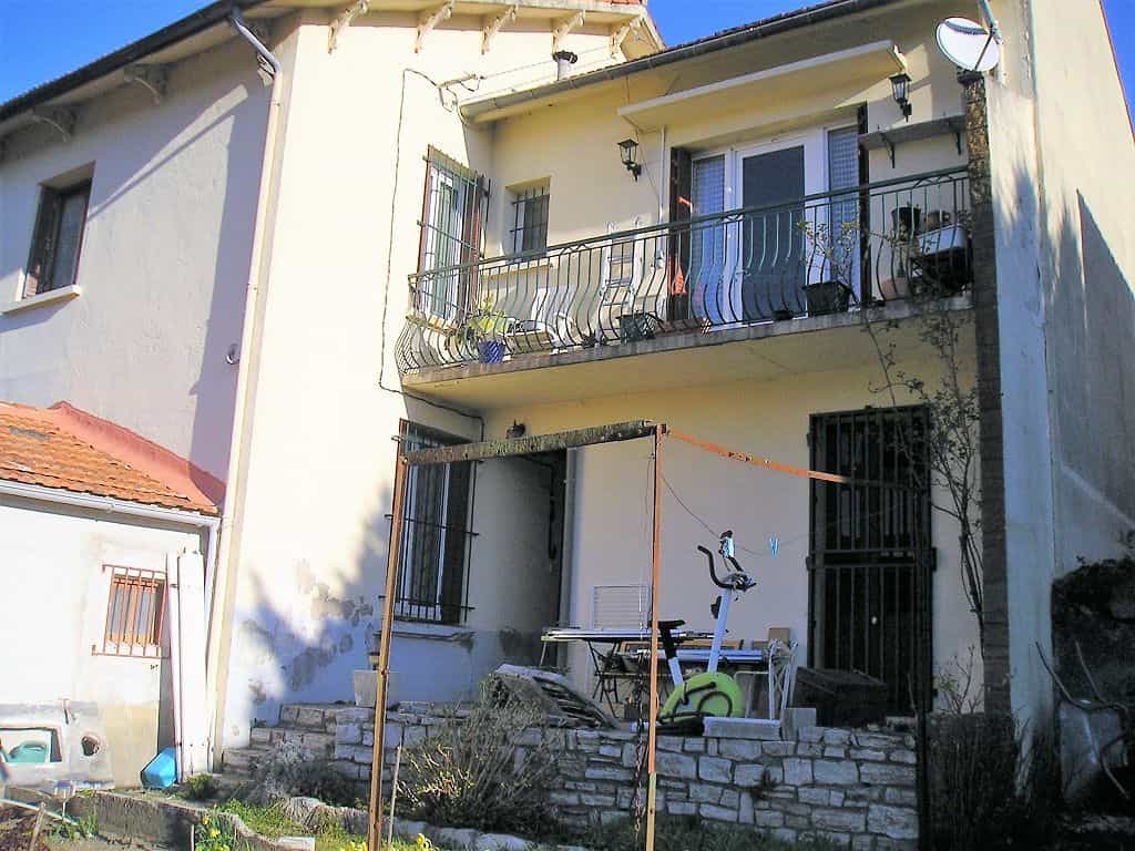 Rumah di Les Salles-du-Gardon, Oksitanie 10036128