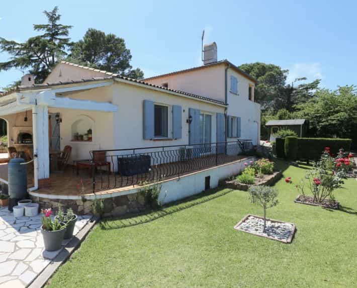 casa no Roquebrune-sur-Argens, Provença-Alpes-Costa Azul 10036129