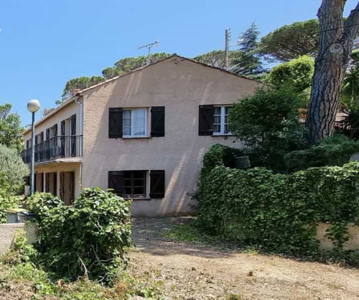 rumah dalam Sainte-Maxime, Provence-Alpes-Côte d'Azur 10036130