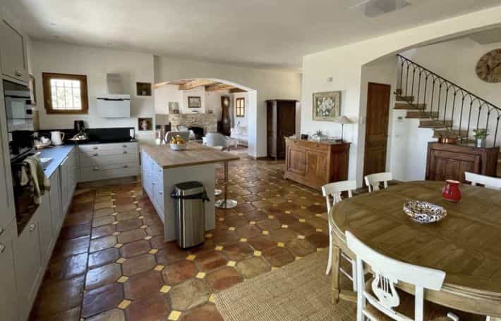 Rumah di La Motte, Provence-Alpes-Cote d'Azur 10036135