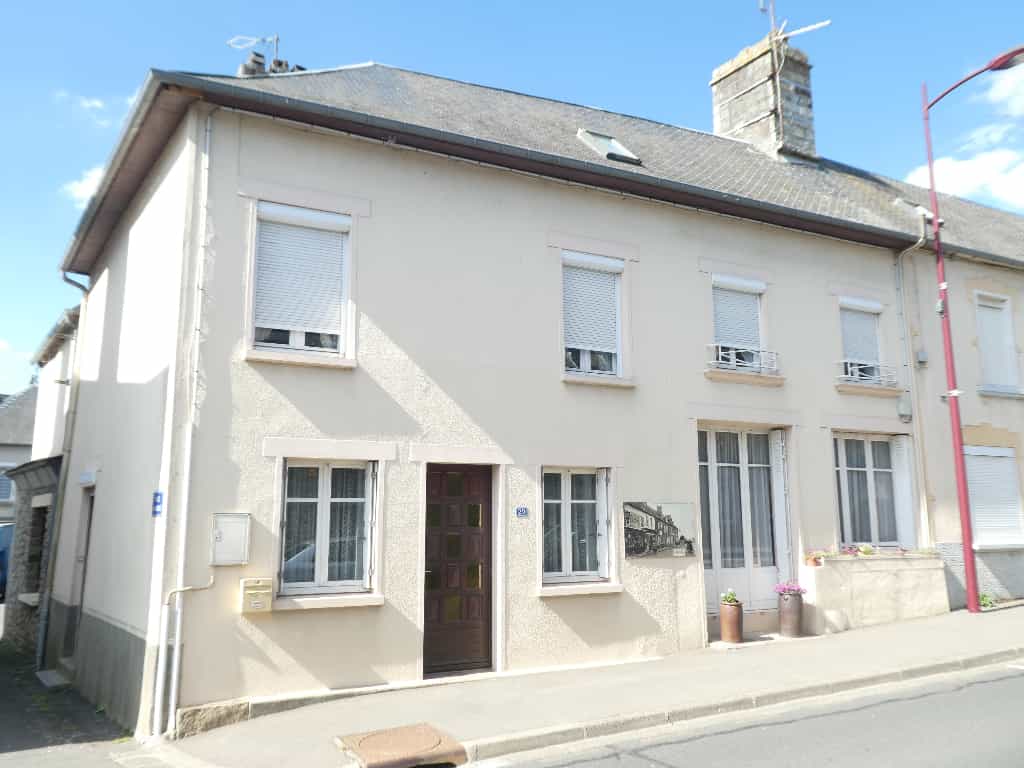Casa nel Saint-Georges-de-Rouelley, Normandia 10036139