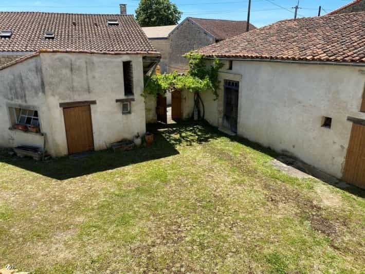 Rumah di Bioussac, Nouvelle-Aquitaine 10036157