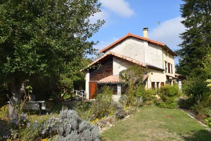 Casa nel Cellefrouin, Nouvelle-Aquitaine 10036162
