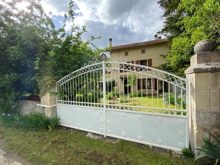 Talo sisään Cellefrouin, Charente 10036162