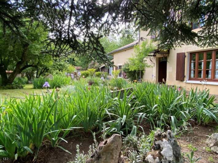 House in Cellefrouin, Charente 10036162