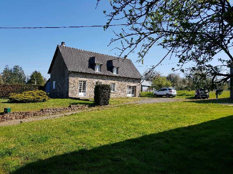 House in Saint-Martin-de-Landelles, Normandie 10036174