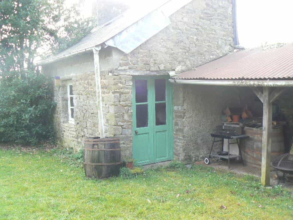 casa en Fougerolles-du-Plessis, Países del Loira 10036194