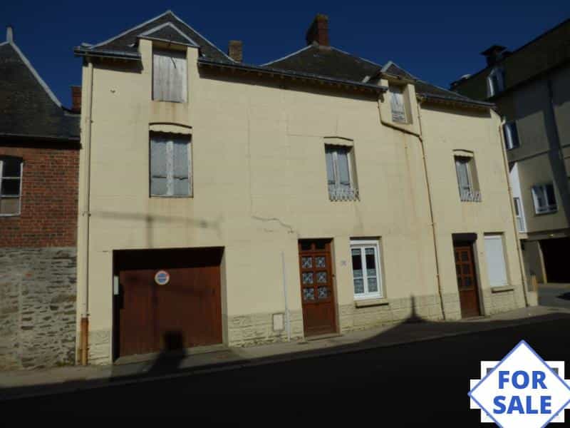 House in Saint-Aignan-de-Couptrain, Pays de la Loire 10036213
