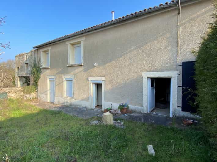 House in Puyreaux, Nouvelle-Aquitaine 10036231