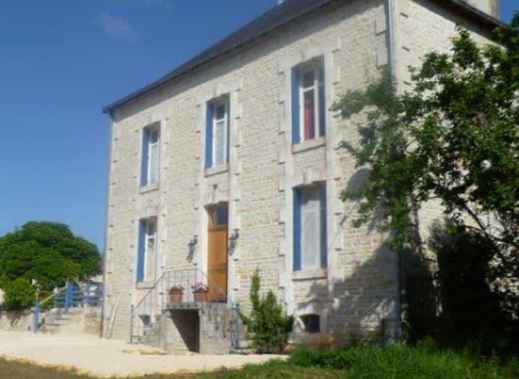 loger dans Saint-Pierre-d'Exideuil, Nouvelle-Aquitaine 10036281