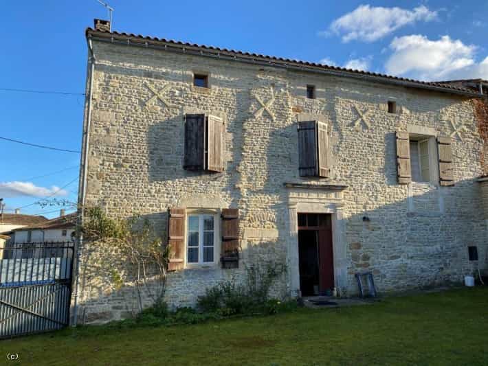 Huis in Villefagnan, Charente 10036287