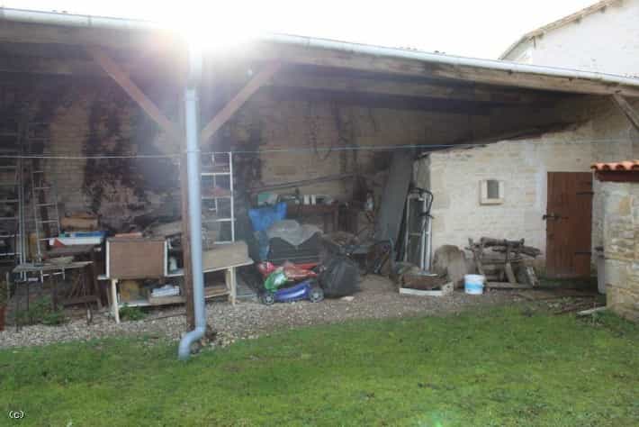 σπίτι σε Villefagnan, Charente 10036287