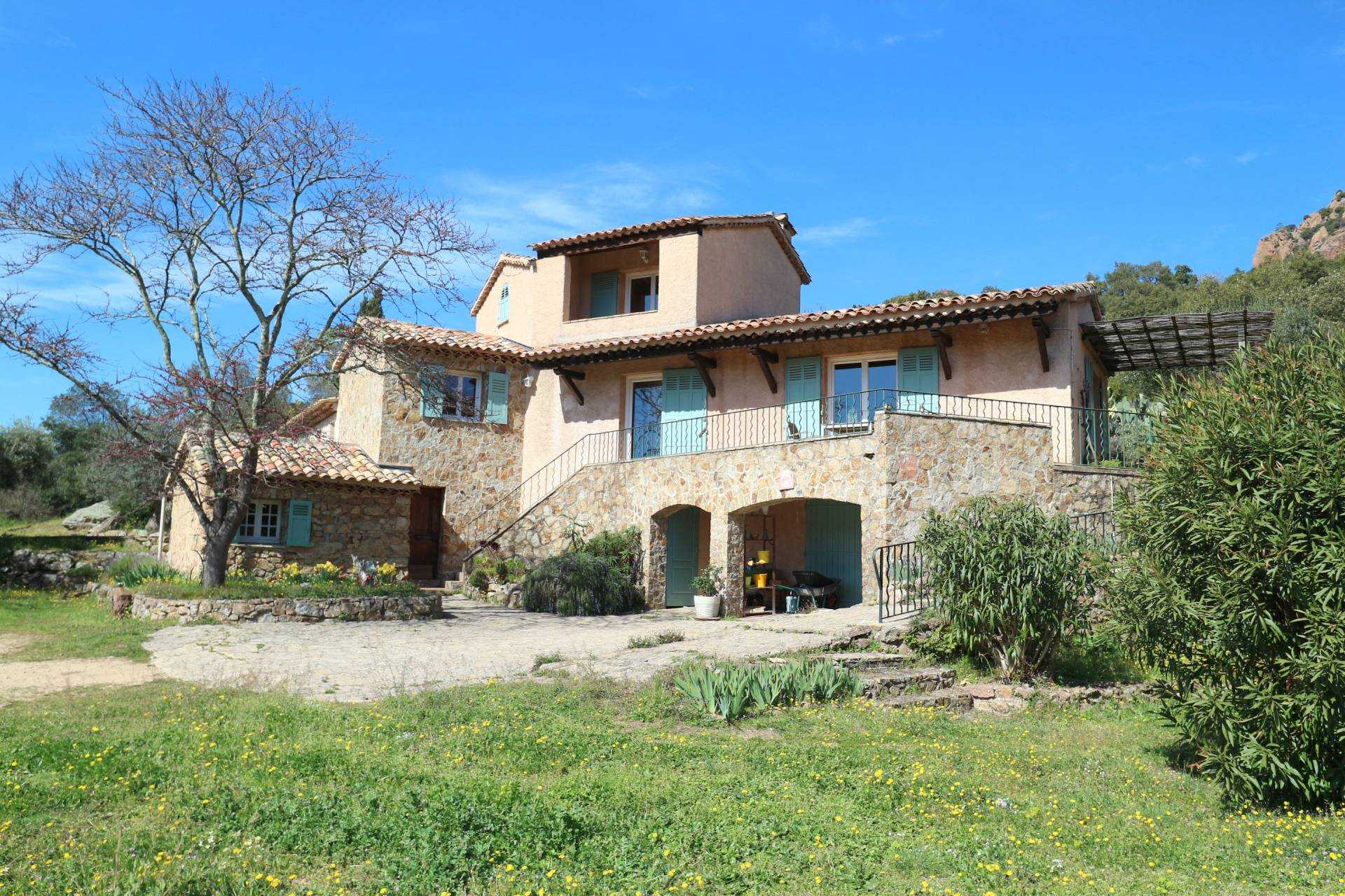 Rumah di Roquebrune-sur-Argens, Provence-Alpes-Cote d'Azur 10036296