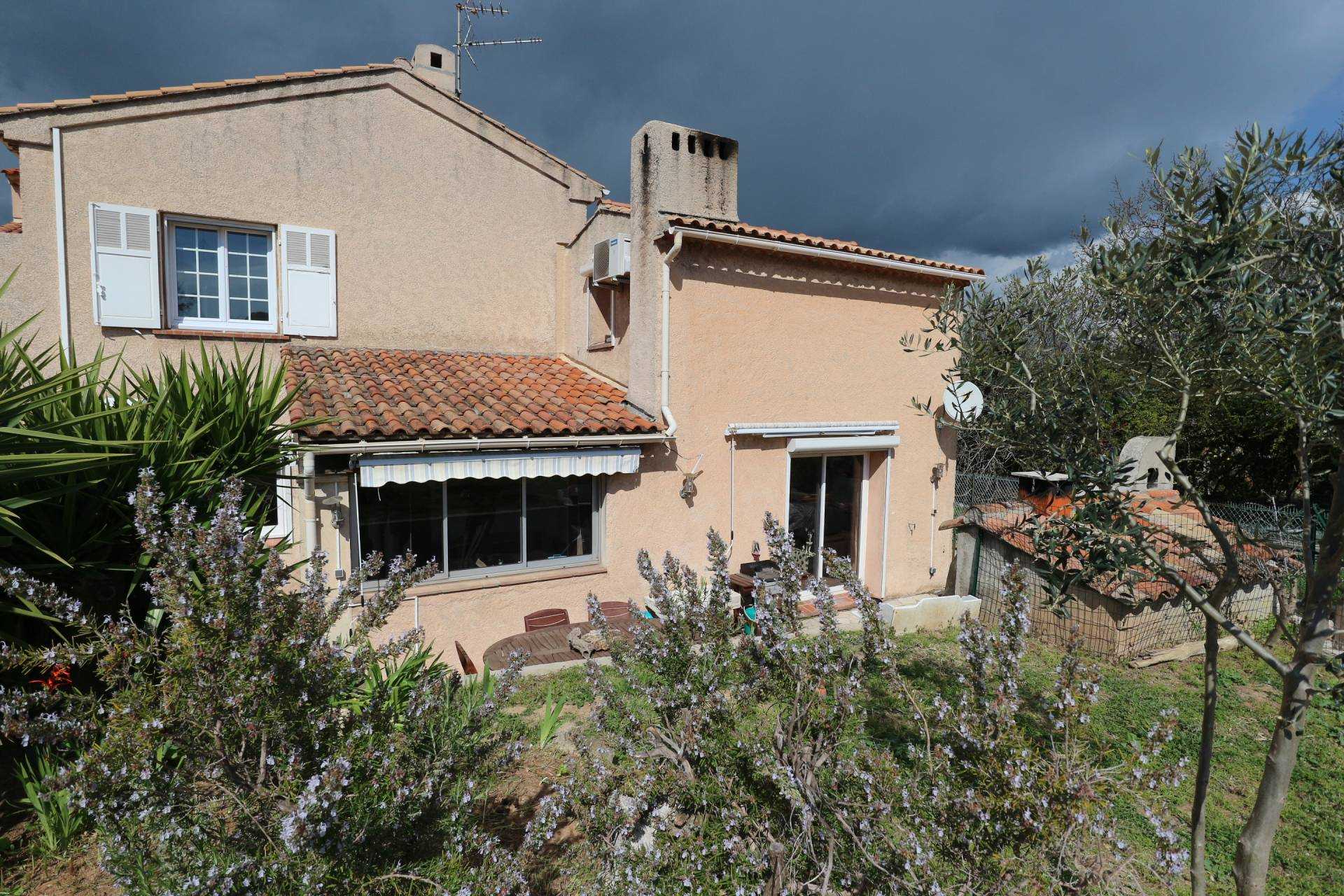 Rumah di Saint-Raphael, Provence-Alpes-Cote d'Azur 10036301