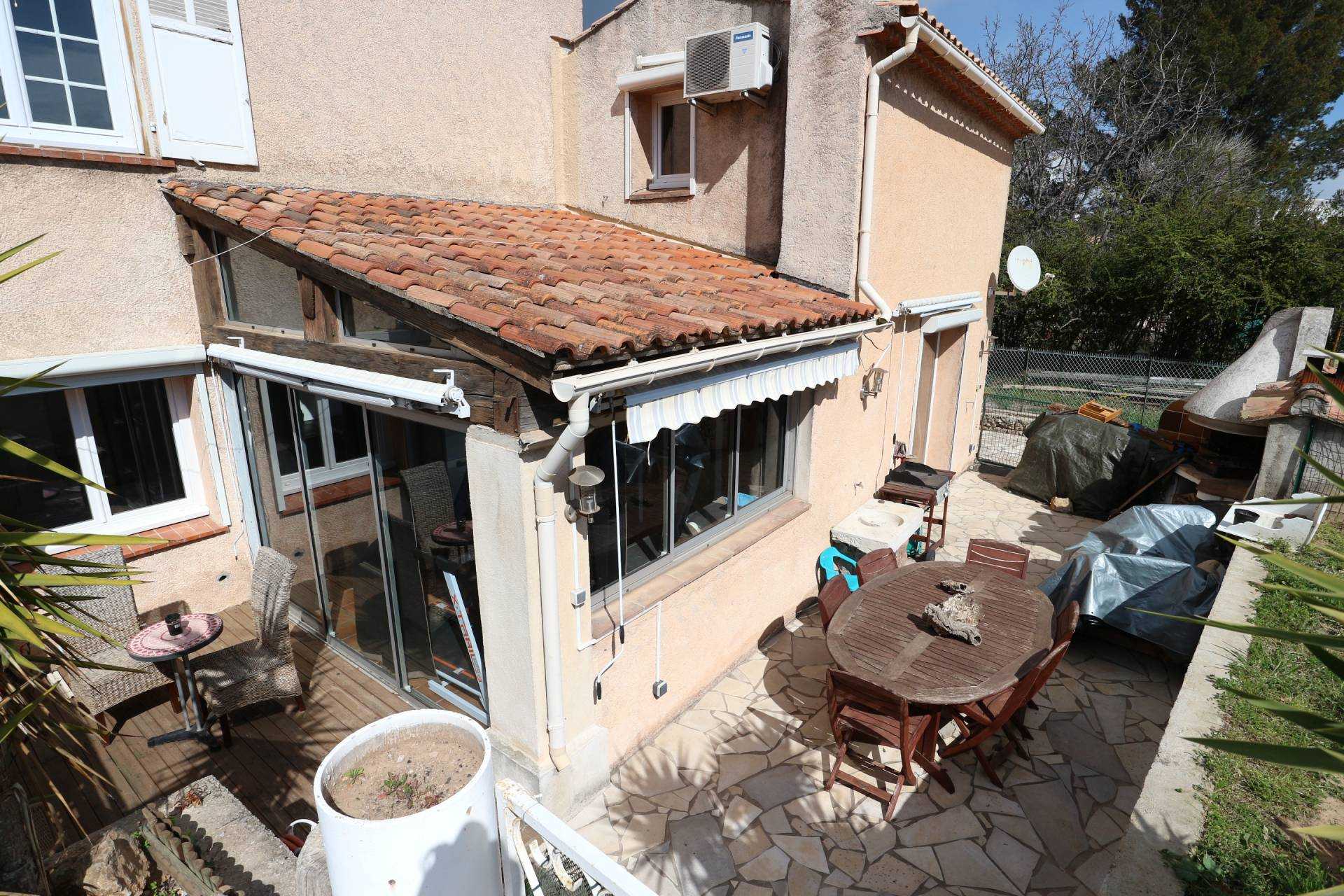 Hus i Saint-Raphael, Provence-Alpes-Cote d'Azur 10036301
