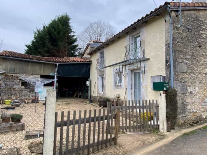 Rumah di Nanteuil-en-Vallee, Charente 10036336